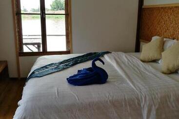 בית מלון כפרי River Marina Resort