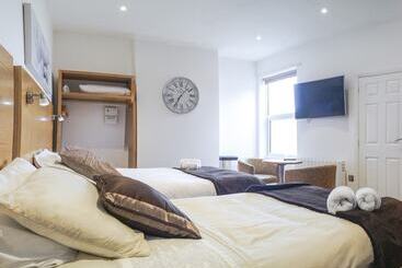 ペンション Tunnard House