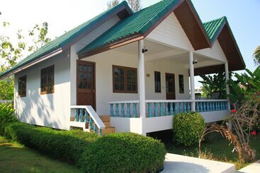 דירות לתיירים Surin House