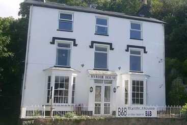 Bed and Breakfast Byrdir House