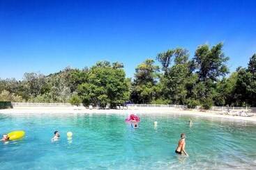 בית מלון כפרי Camping La Célestine