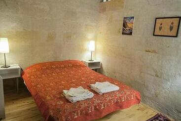 فندق Karadut Cave