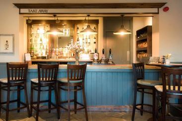 هتل The Saracens Head