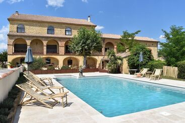 פנסיון Mas D Asvin & Spa