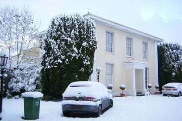 פנסיון Weirholme Annex