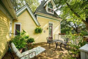Sugar Magnolia Bed And Breakfast
