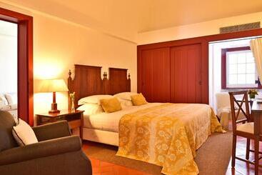 هتل Pousada Convento De Beja