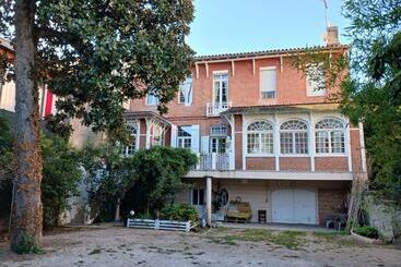 تختخواب و صبحانه Vanille Bourbon