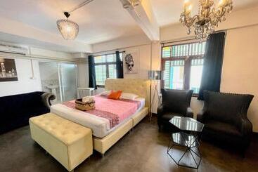 Отель Yellow Lamoon