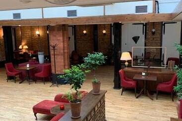 The Carre Arms Hotel & Restaurant