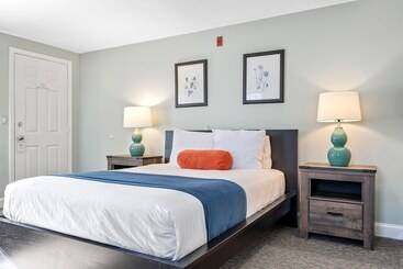 فندق The Lighthouse Inn & Suites