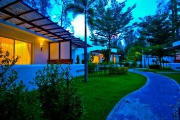 فندق Yatale The Resort Trang