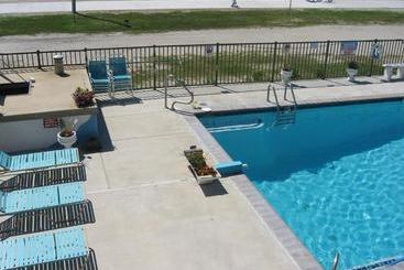 Le Boot Oceanfront Suites