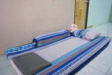 פנסיון Garden Homestay Suratthani