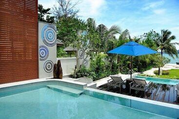 شقة Beachfront Phuket Seaview Suites