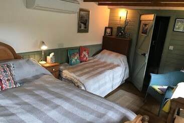 צימר Chalk And Cheese