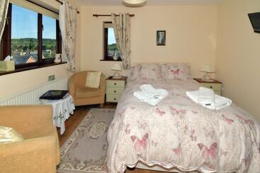 مبيت وإفطار Erris Villa