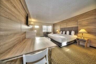 Club Lux Resort By The Beach