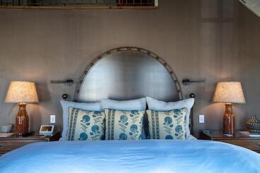 客栈  Public House Lofts