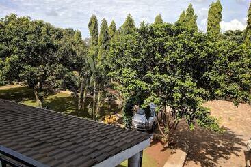 住宿加早餐 Gallery Entebbe