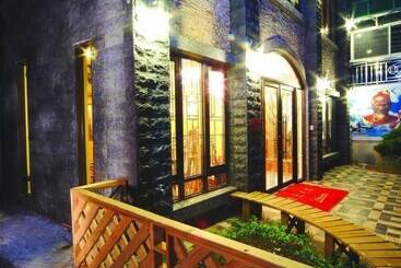 تختخواب و صبحانه Hooja