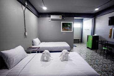 Baan Chang Hotel & Coffee House