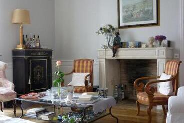 تختخواب و صبحانه Chambres D Hôtes Les Jardins De La Cathédrale