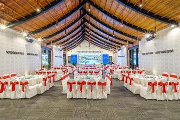 هتل Rosa Alba Resort & Villas Tuy Hoa