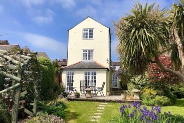 Mulberry Cottage  Cowes
