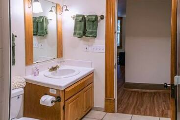 Сельский дом Oak Sherwin House Near Osf