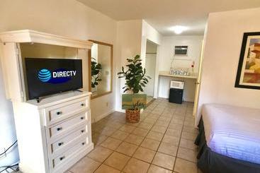 Sunny Palms Inn