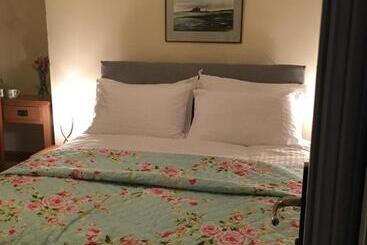 تختخواب و صبحانه The Snug @ Corry Cottage