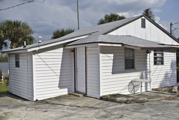 بيت ريفى Lake Ida Beach Resort