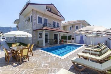 Жильё для туристов Villa Mira By Tatilpremium