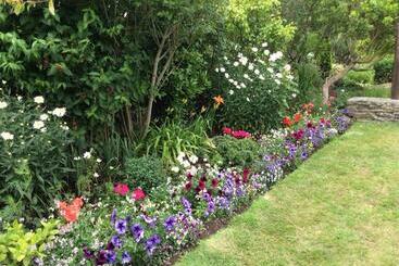 צימר Quiet Woman House