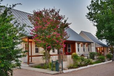 Gruene Cottages