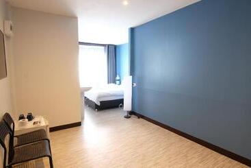 فندق Sleep With Me Bangkok  Bts Phra Khanong