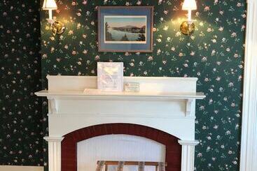 بنسيون Central House Inn