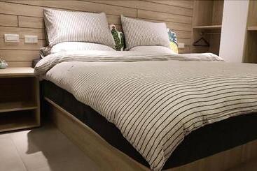 تختخواب و صبحانه Chingya House