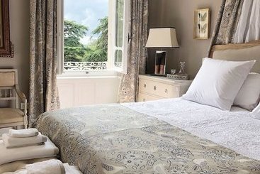 تختخواب و صبحانه Château De Thuriés