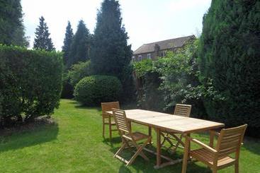 تختخواب و صبحانه Le 33 Chambres D Hôtes