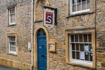 هتل The Bell At Stow