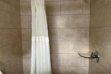 فندق على الطريق Delux Inn