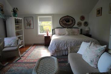 تختخواب و صبحانه The Shore Path Cottage