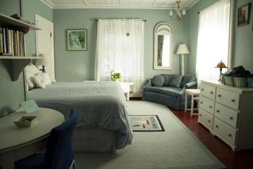 تختخواب و صبحانه The Shore Path Cottage