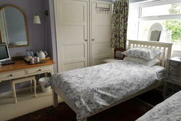 Upthedowns B&b