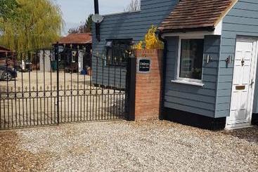 Bed and Breakfast Ottleys Guest House