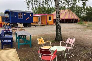 בית מלון כפרי Grand Circus