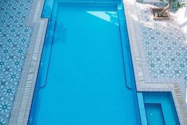 هتل Orchid Riverside Villa