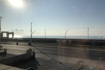 בית מלון כפרי Red Roomz